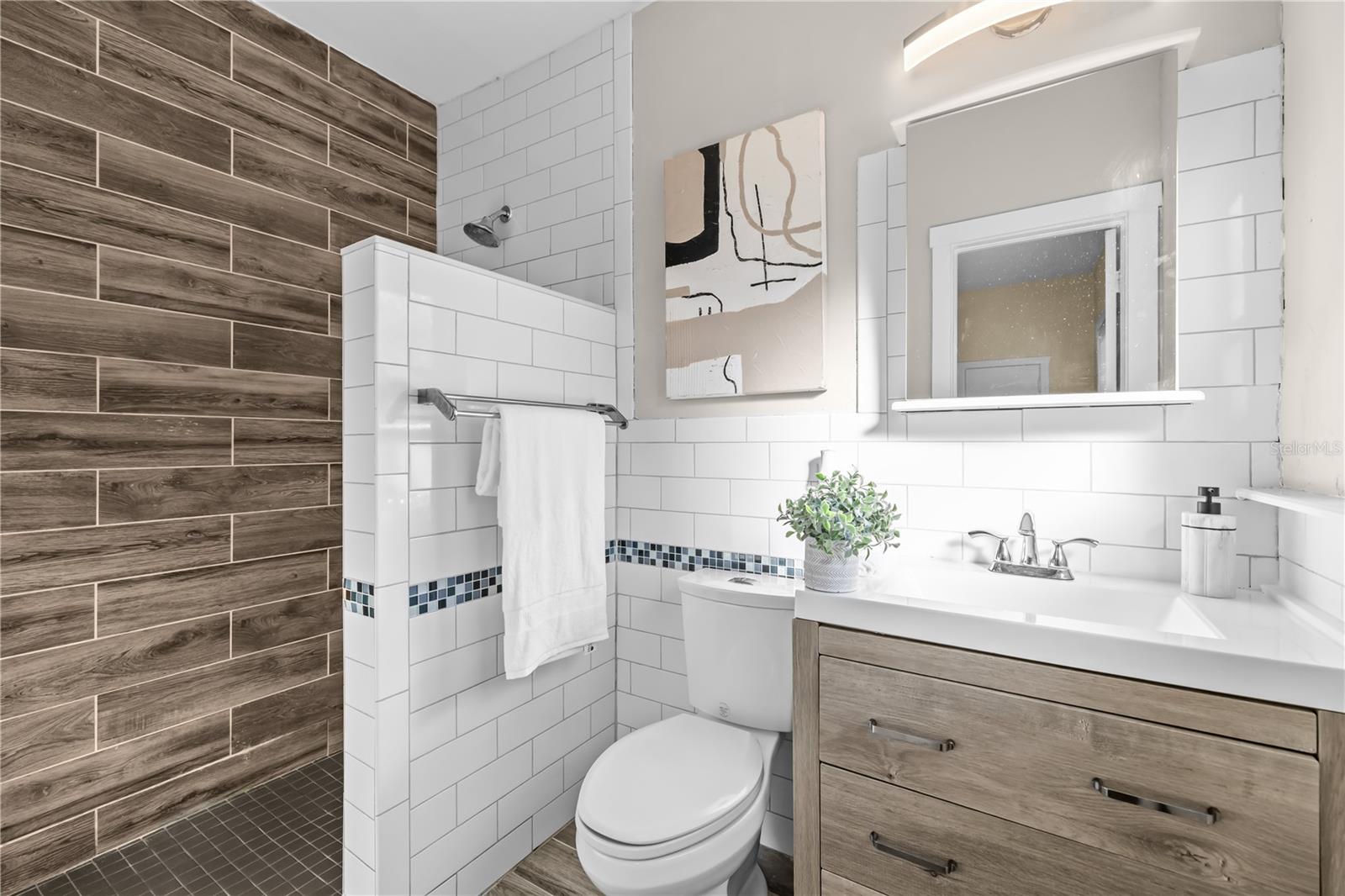 LAKEWOOD MANOR - Residential