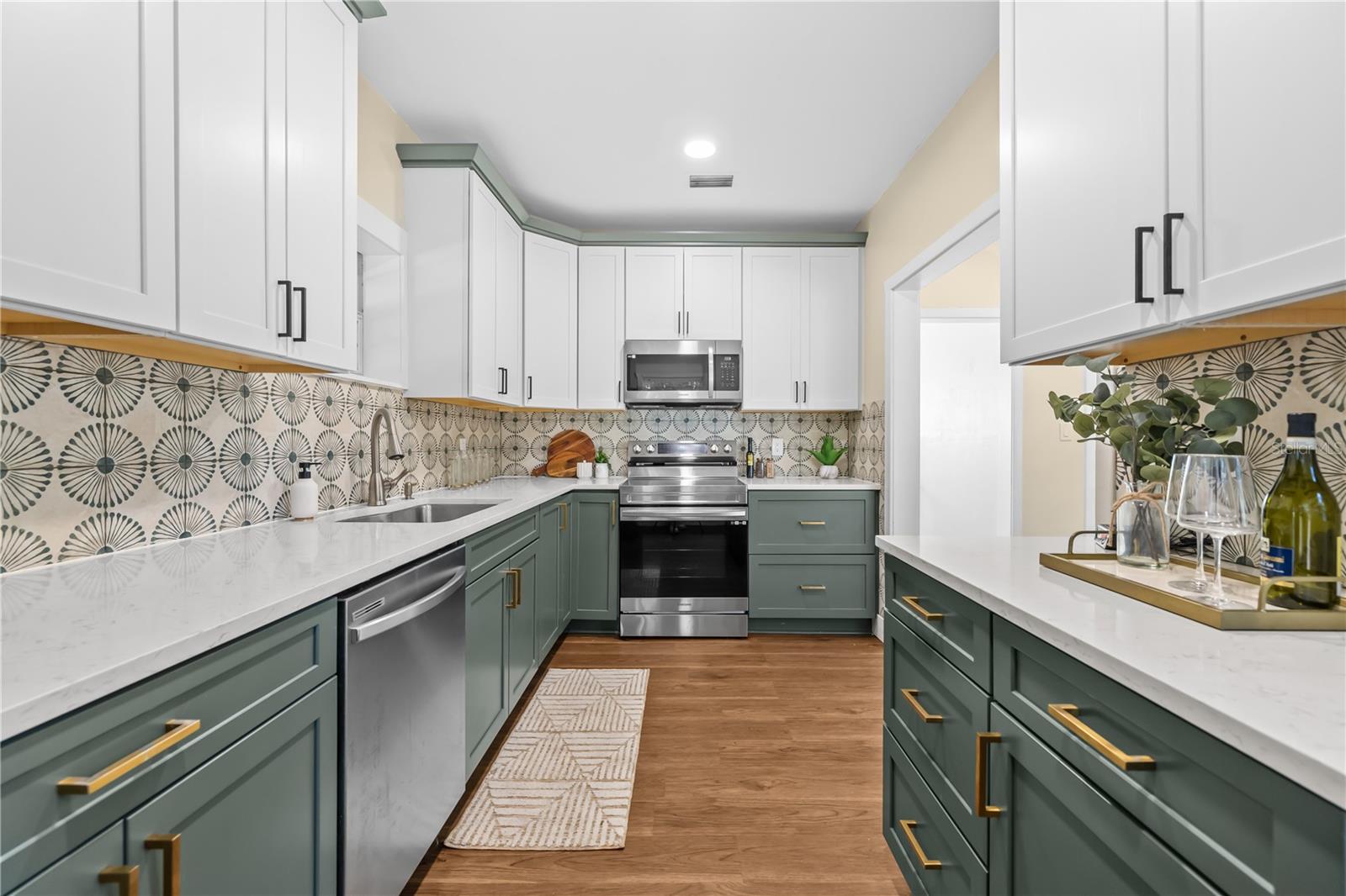 LAKEWOOD MANOR - Residential