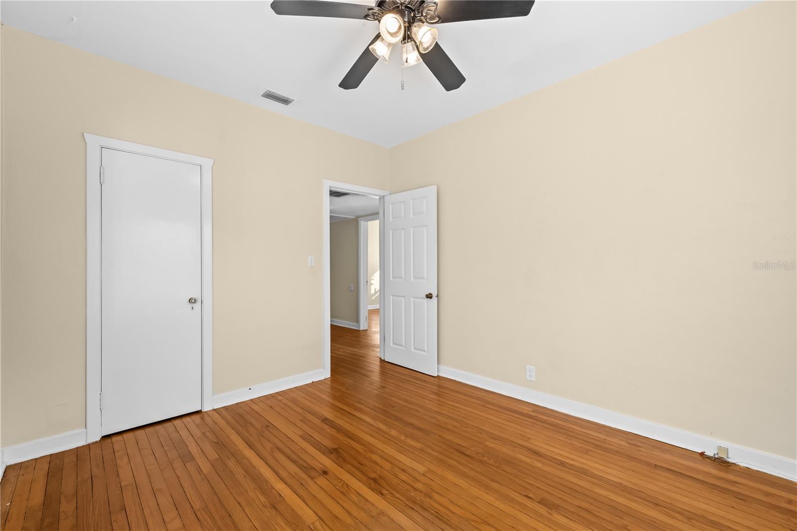 LAKEWOOD MANOR - Residential