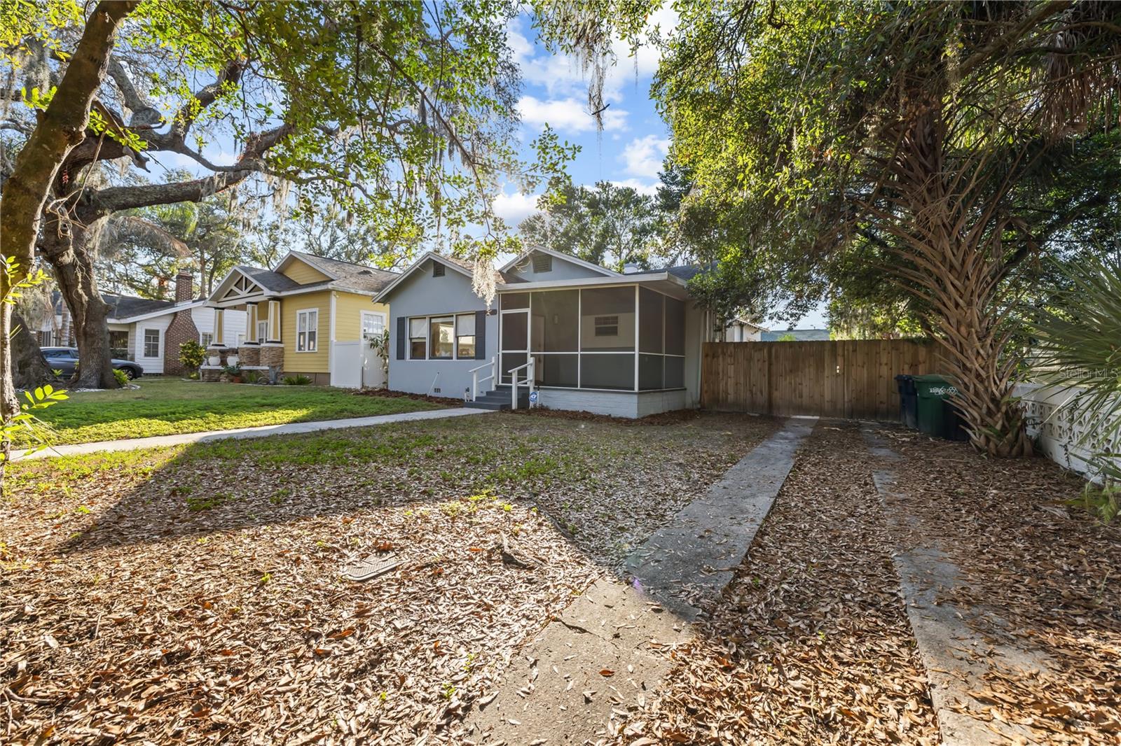 LAKEWOOD MANOR - Residential