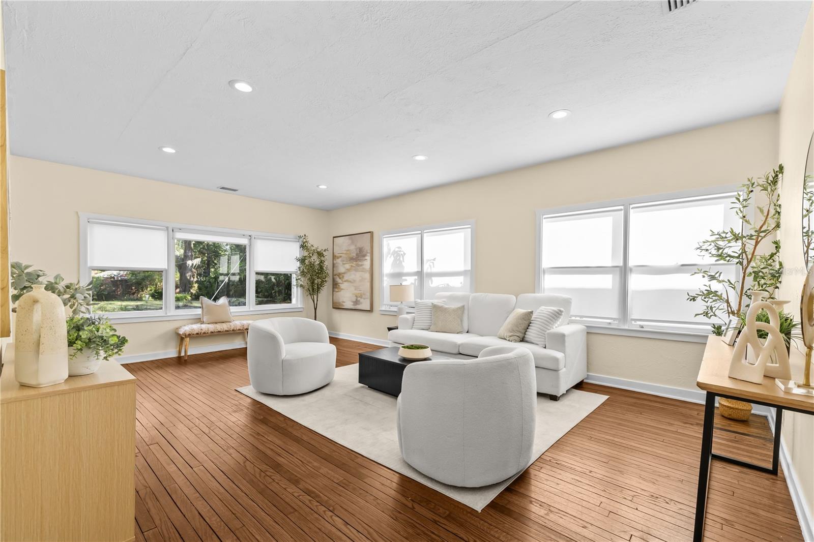 LAKEWOOD MANOR - Residential