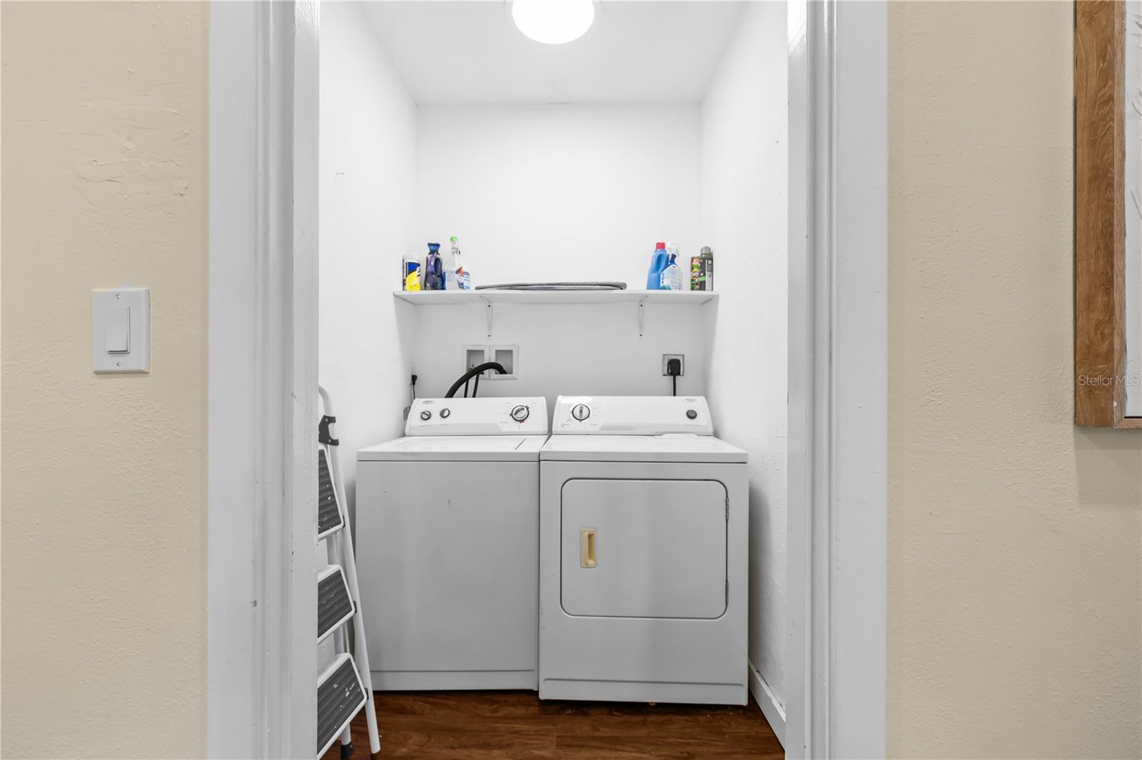 LAKEWOOD MANOR - Residential