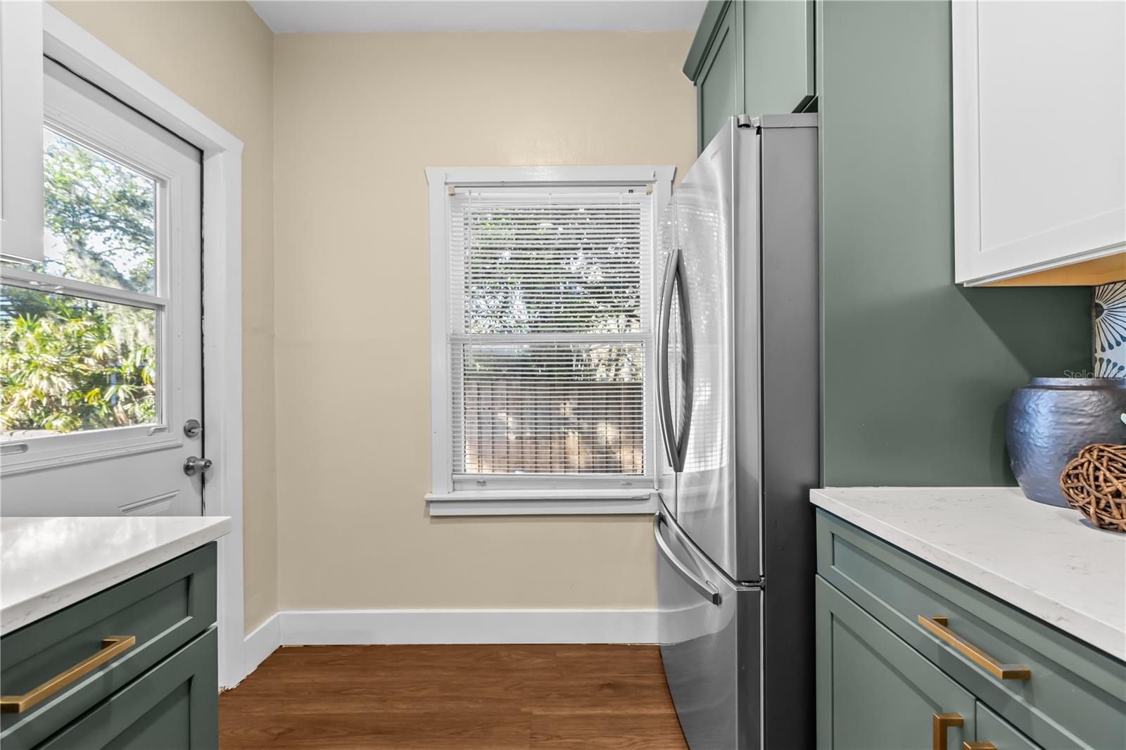 LAKEWOOD MANOR - Residential