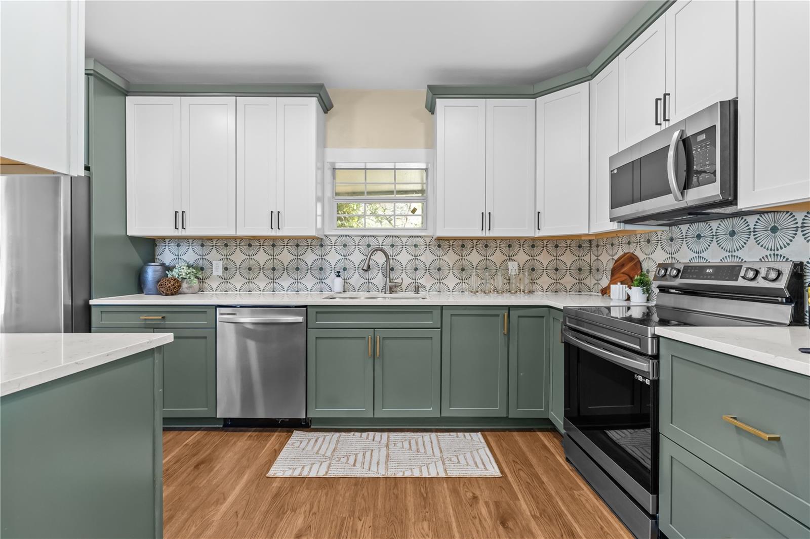 LAKEWOOD MANOR - Residential