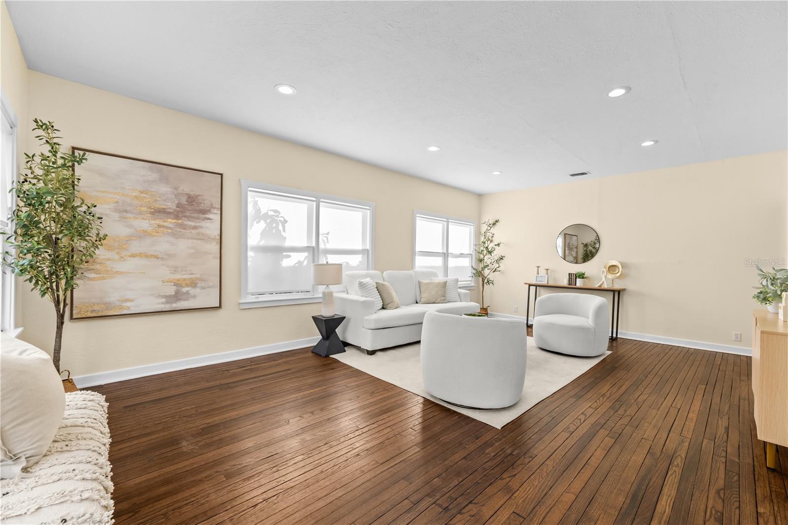 LAKEWOOD MANOR - Residential