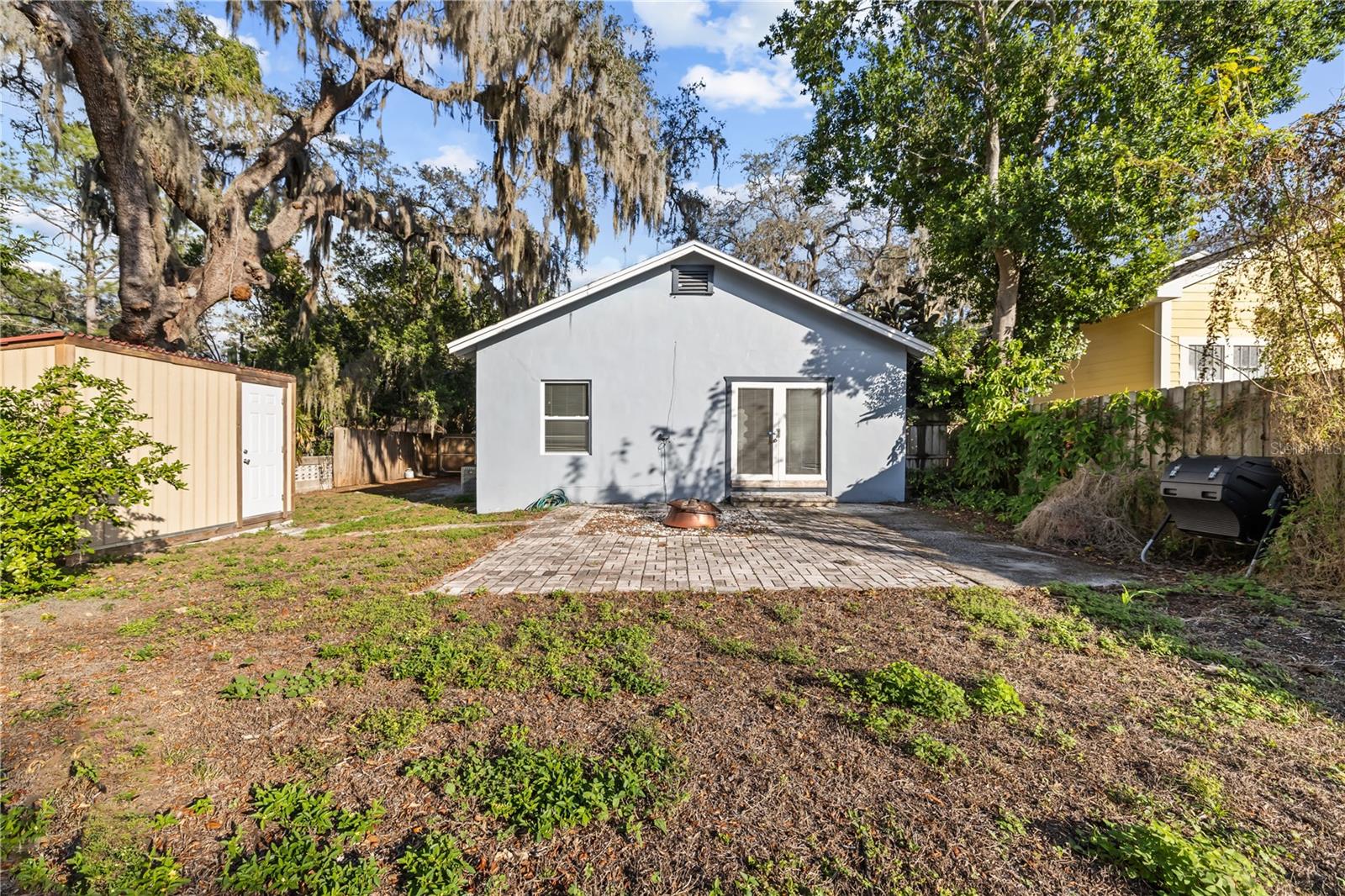 LAKEWOOD MANOR - Residential