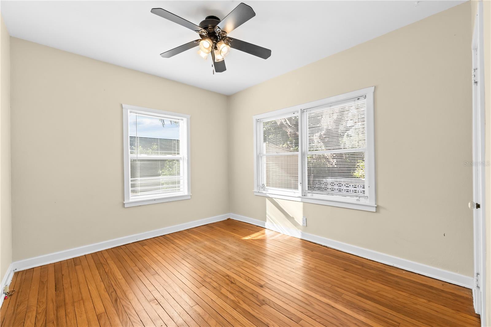 LAKEWOOD MANOR - Residential