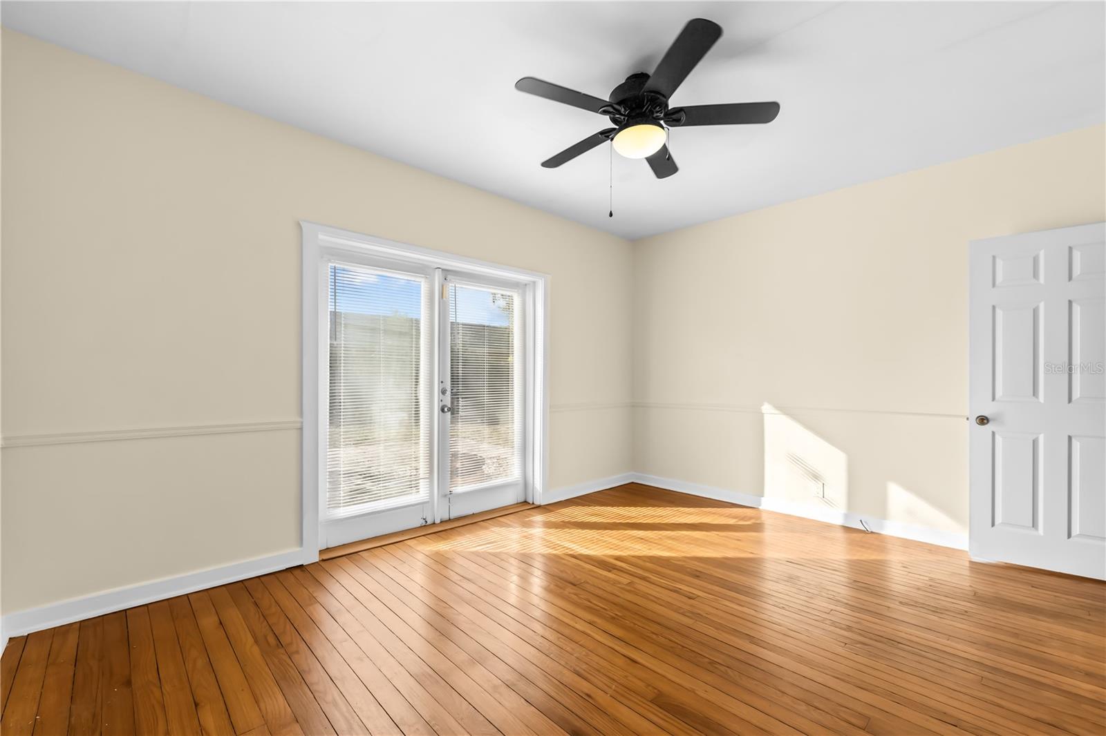 LAKEWOOD MANOR - Residential