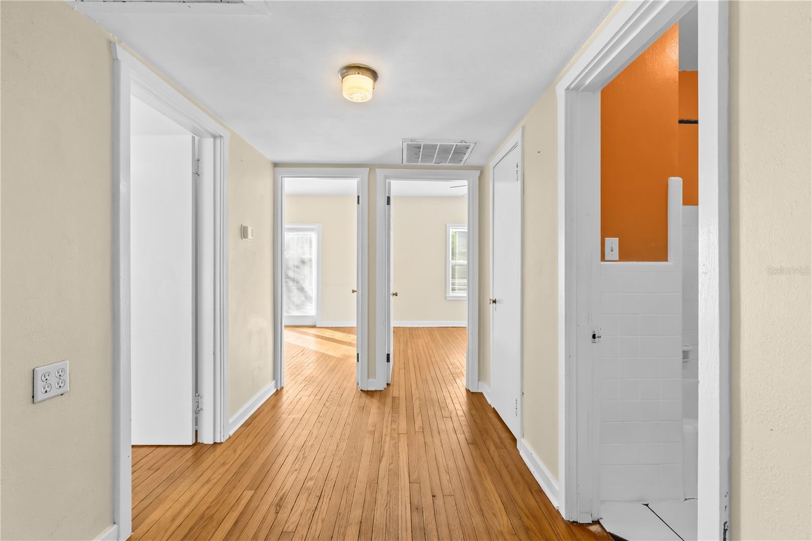 LAKEWOOD MANOR - Residential