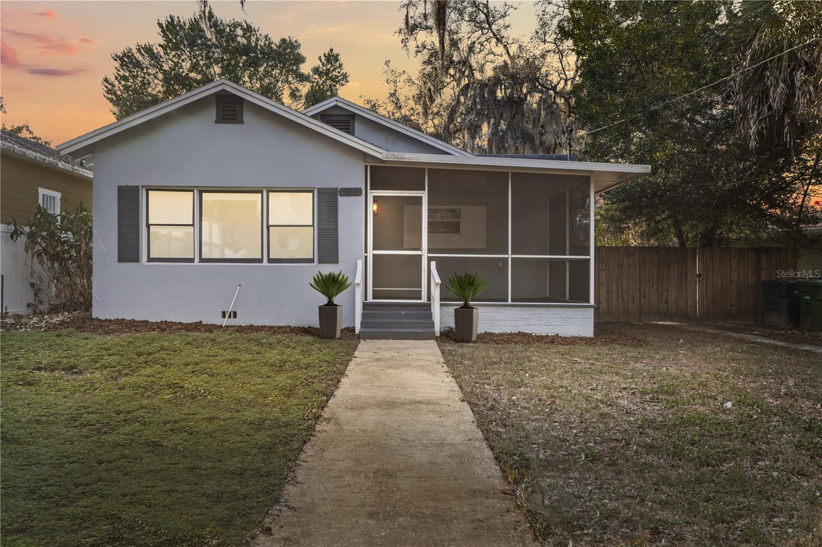 LAKEWOOD MANOR - Residential