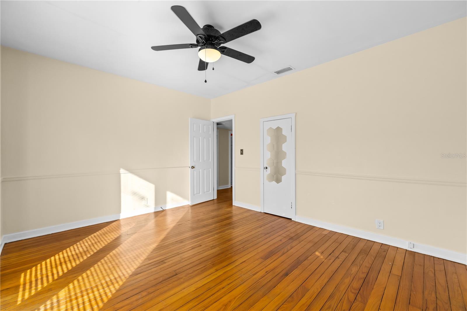 LAKEWOOD MANOR - Residential