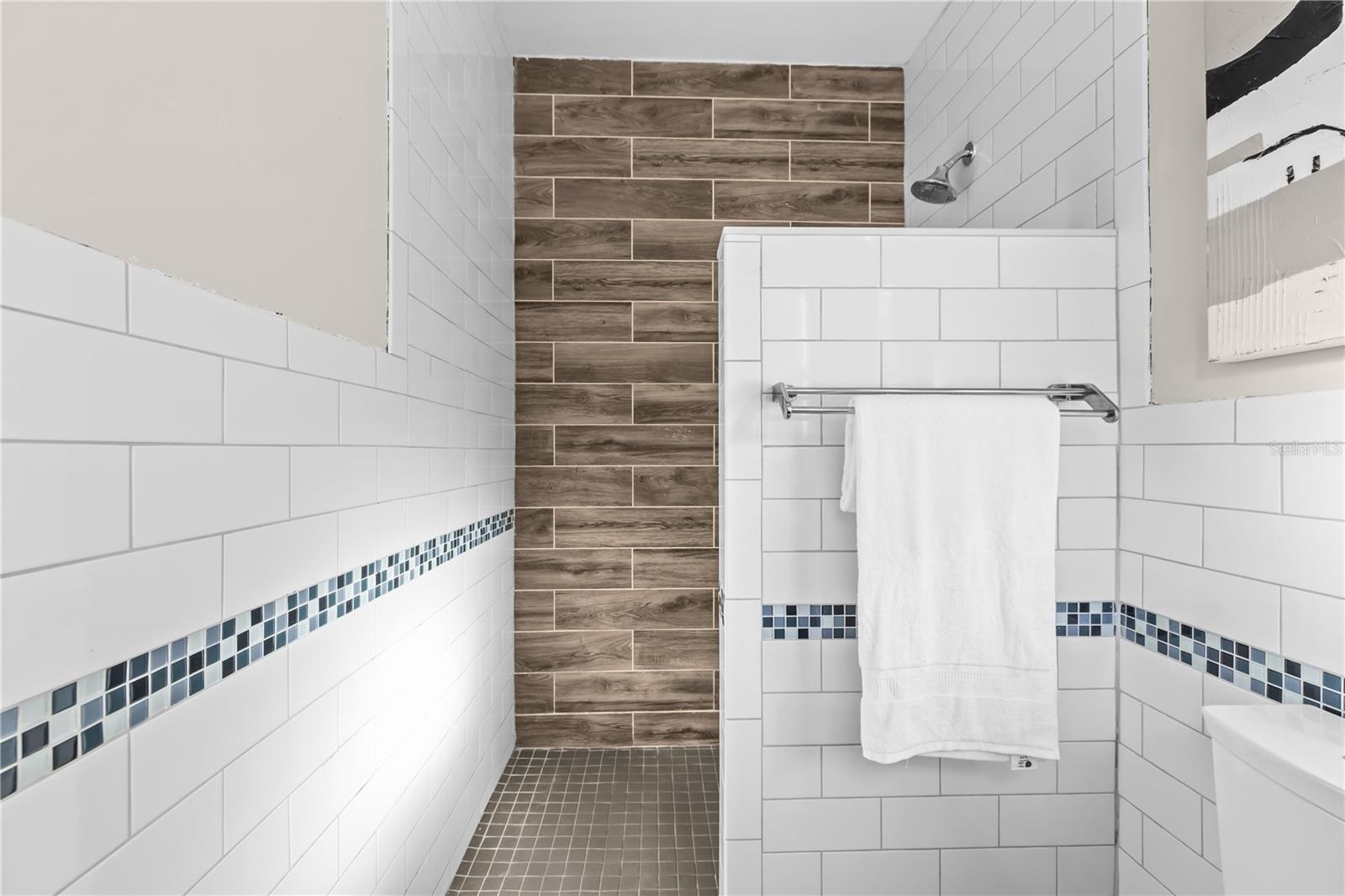 LAKEWOOD MANOR - Residential