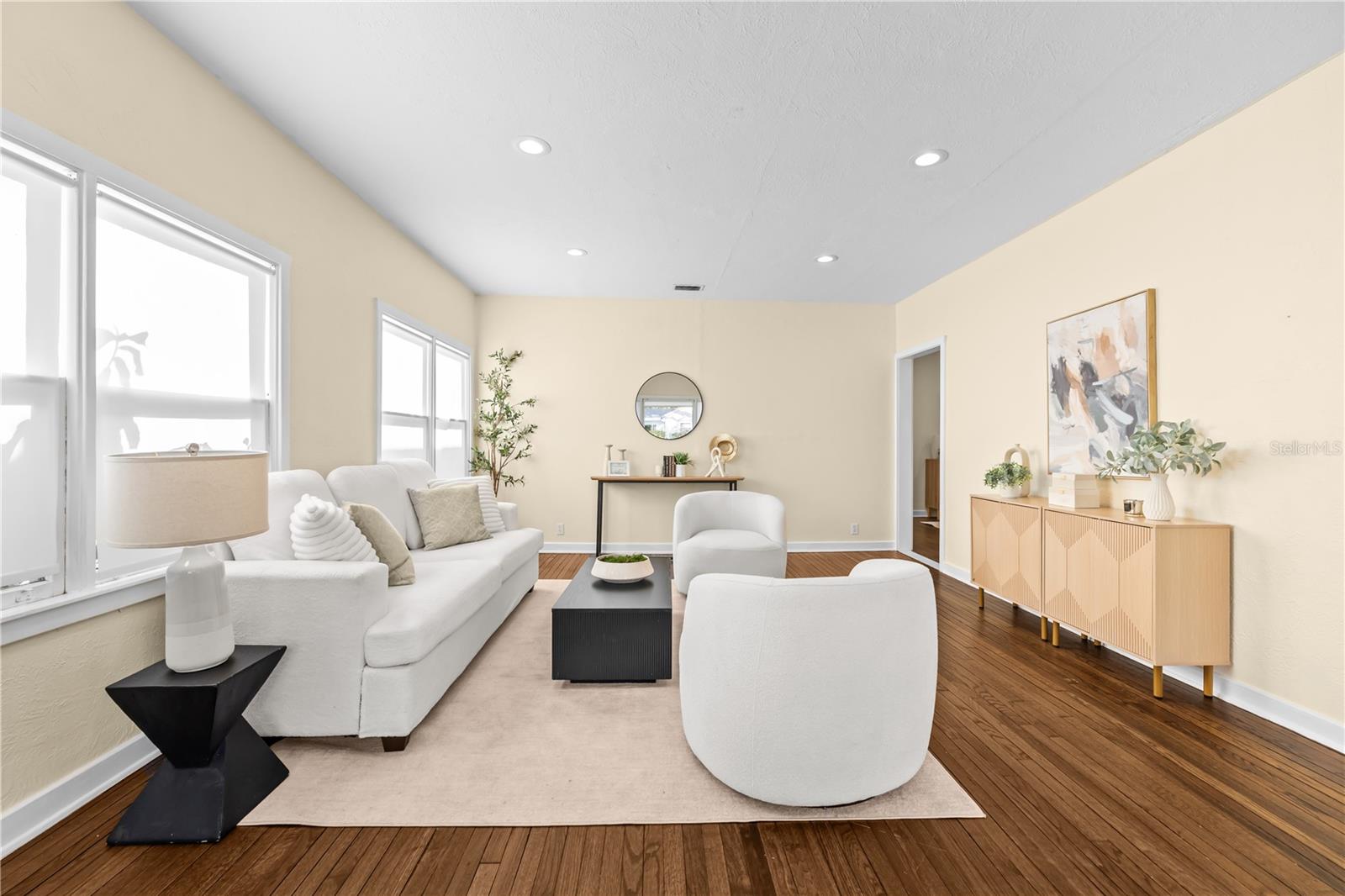 LAKEWOOD MANOR - Residential