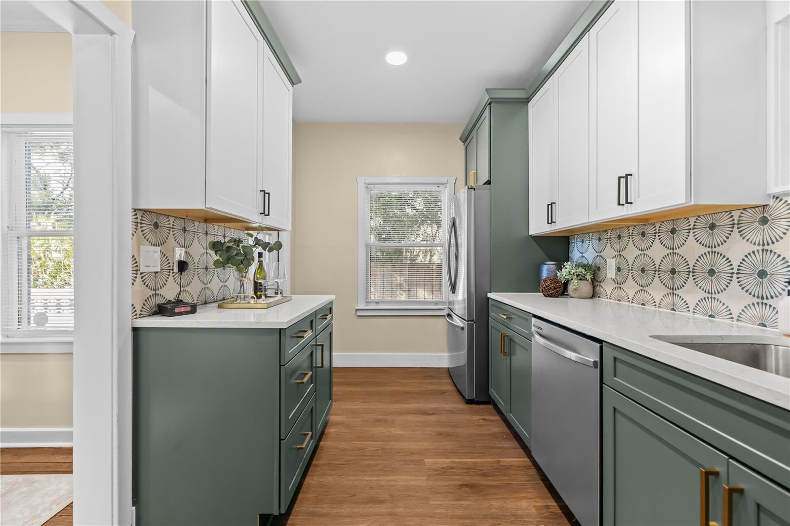 LAKEWOOD MANOR - Residential