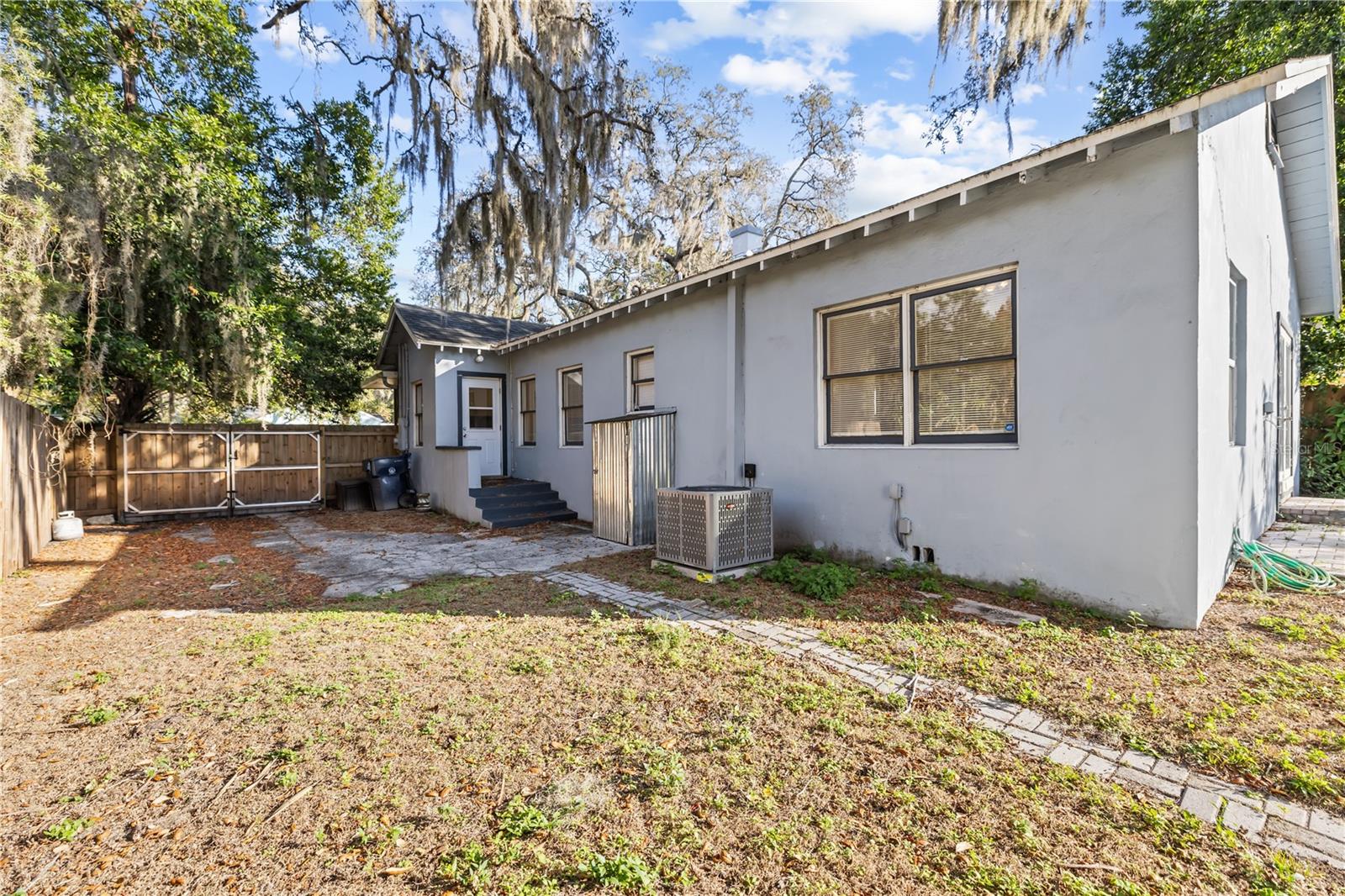 LAKEWOOD MANOR - Residential