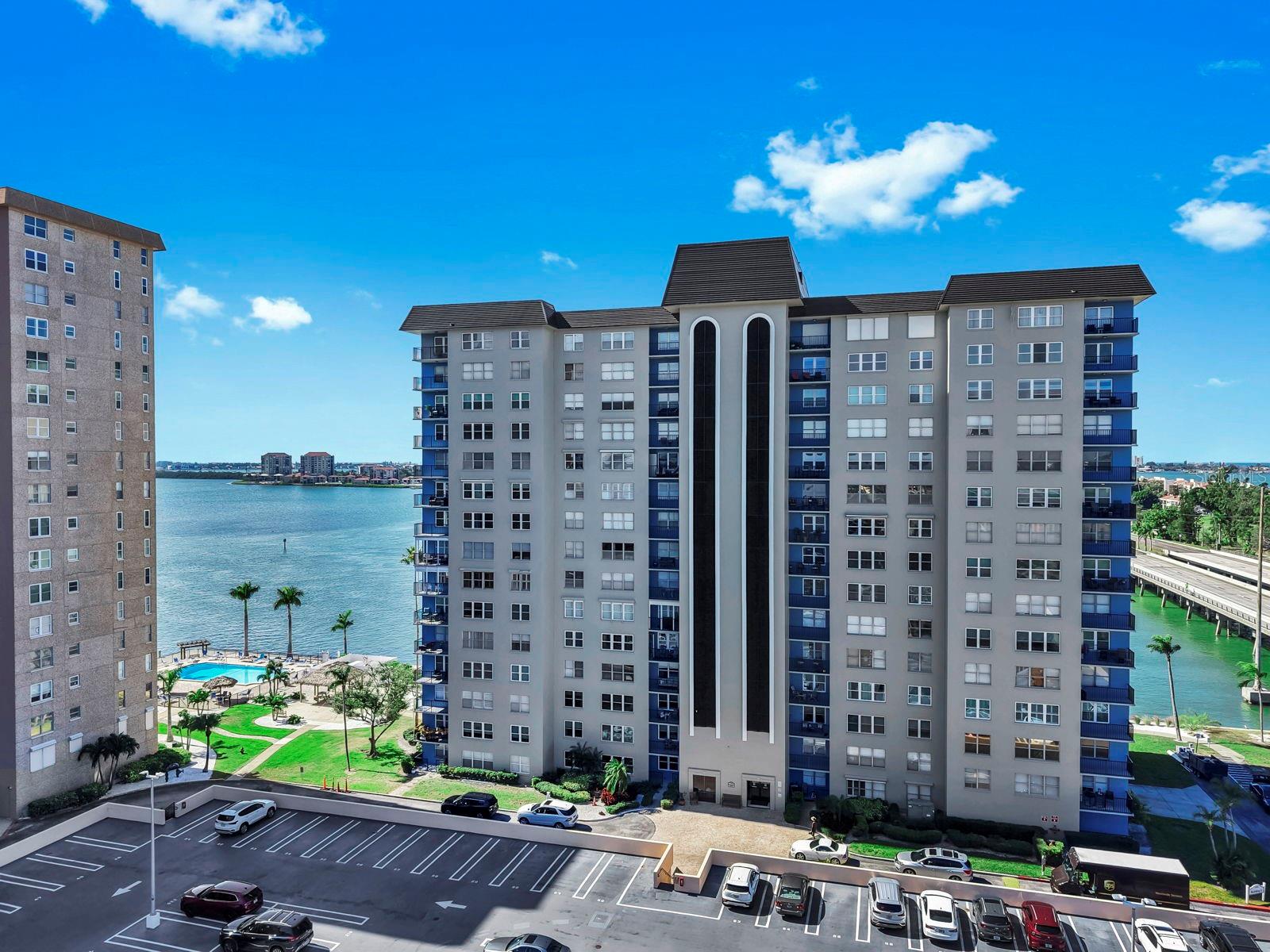 BAYWAY ISLES POINT BRITTANY FIVE - Residential