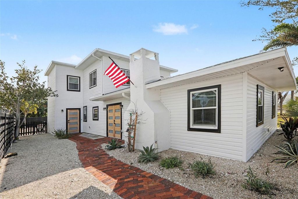 Photo of 580 Russell Street, Longboat Key, FL 34228 (MLS # O6380712)