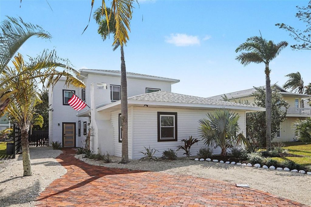 Photo of 580 Russell Street, Longboat Key, FL 34228 (MLS # O6380712)