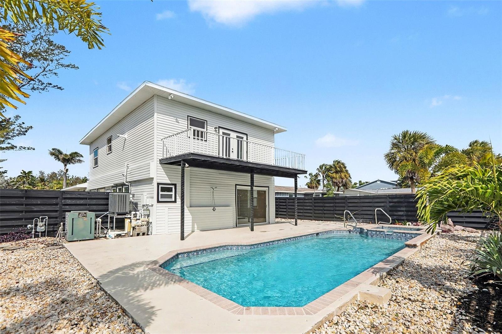 LONGBEACH ON LONGBOAT KEY - Residential