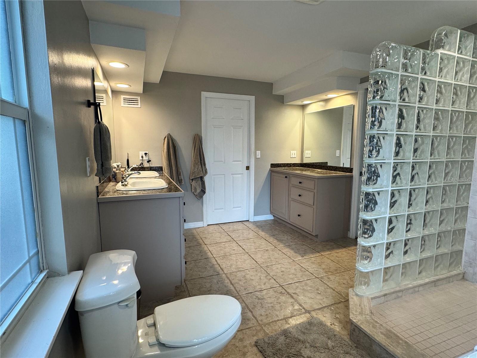 DOUGLAS MANOR PARK 1ST ADD - Residential