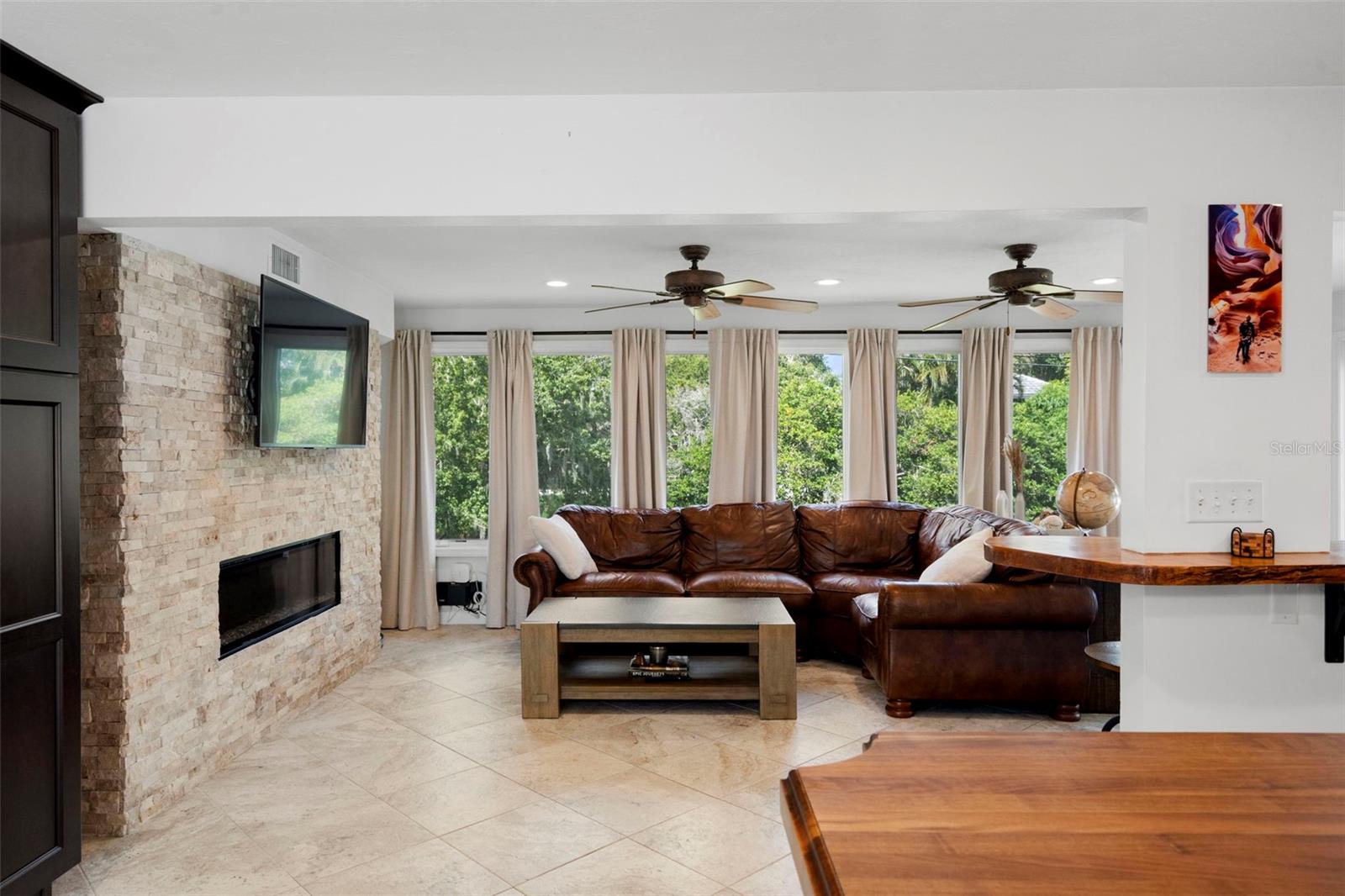 DOUGLAS MANOR PARK 1ST ADD - Residential