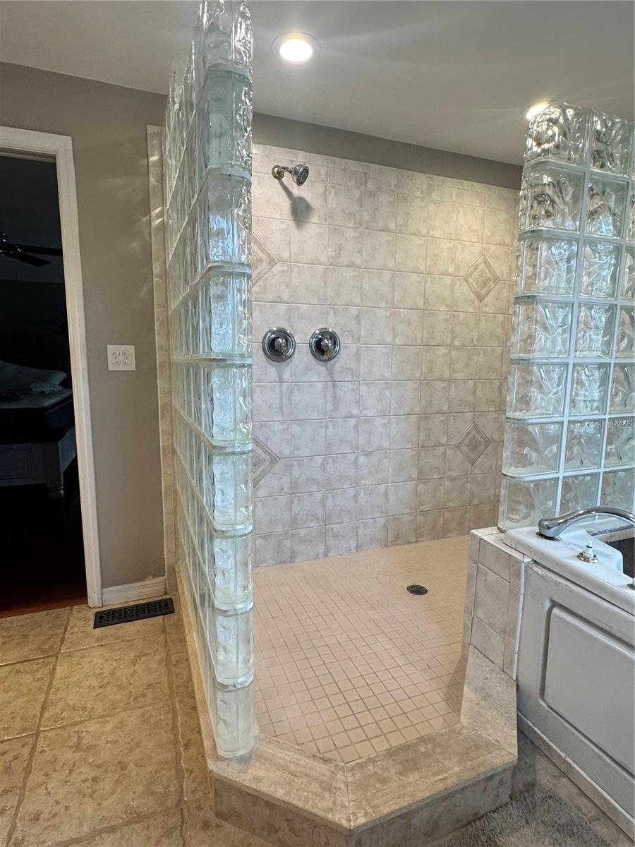 DOUGLAS MANOR PARK 1ST ADD - Residential