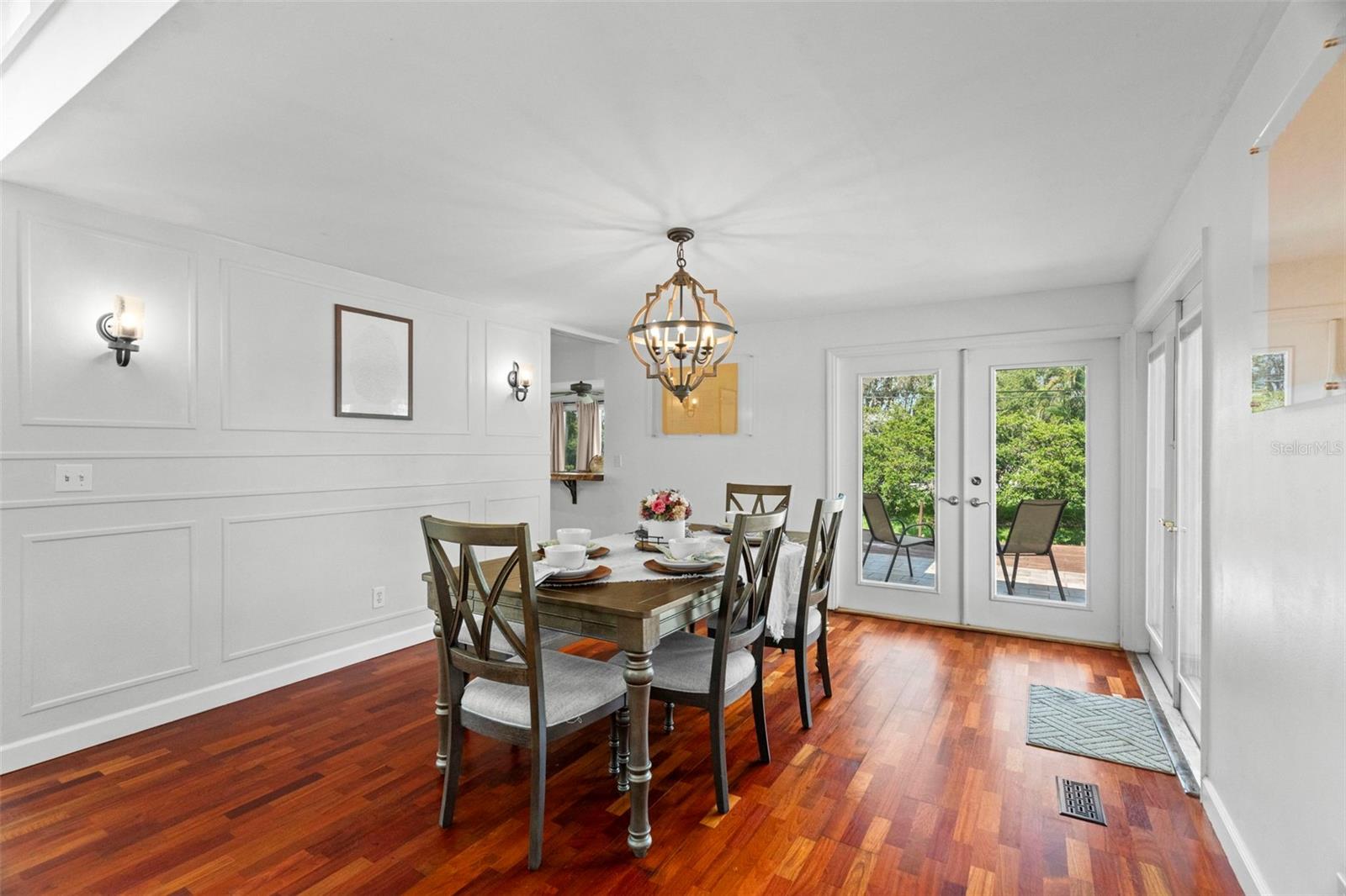 DOUGLAS MANOR PARK 1ST ADD - Residential