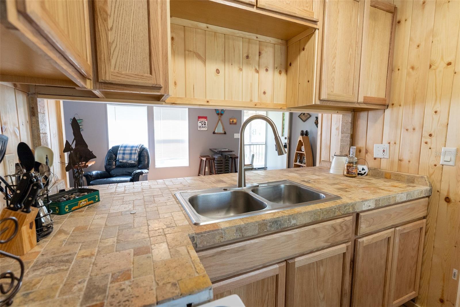 BUCKSKIN LAKE MANOR - Residential