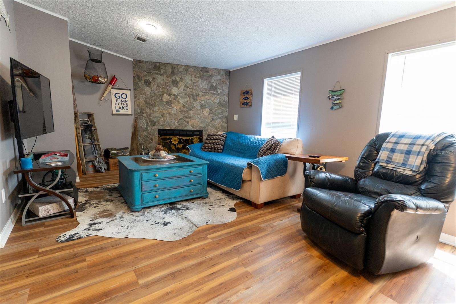 BUCKSKIN LAKE MANOR - Residential