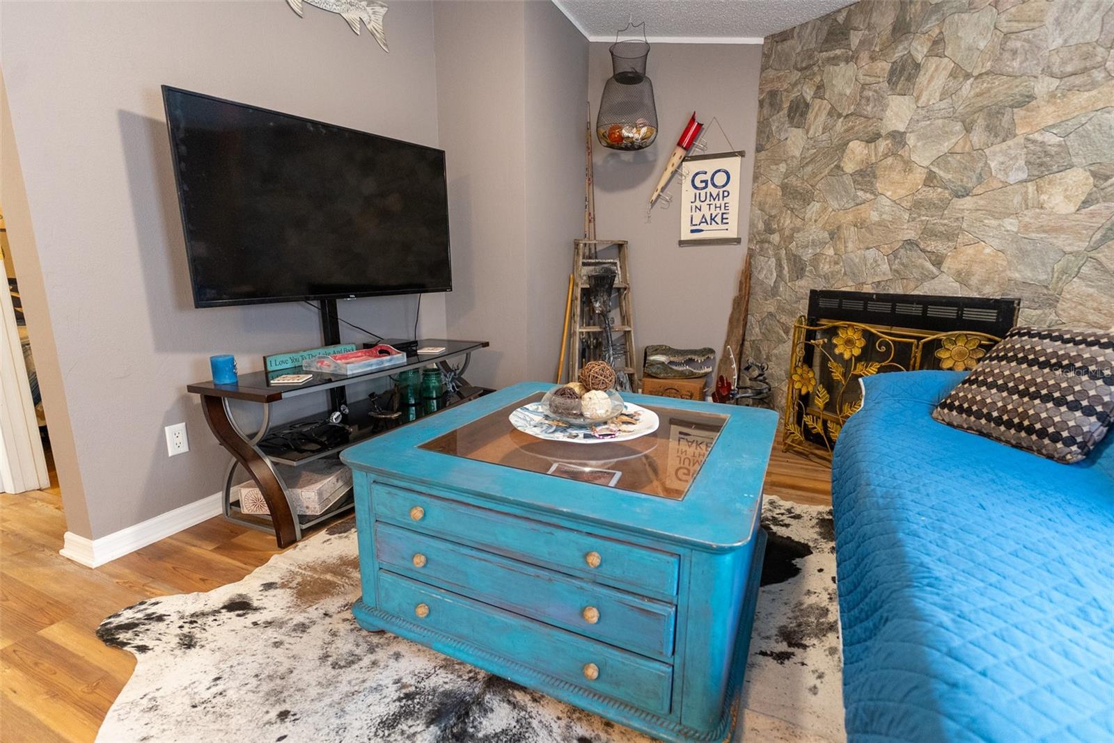 BUCKSKIN LAKE MANOR - Residential