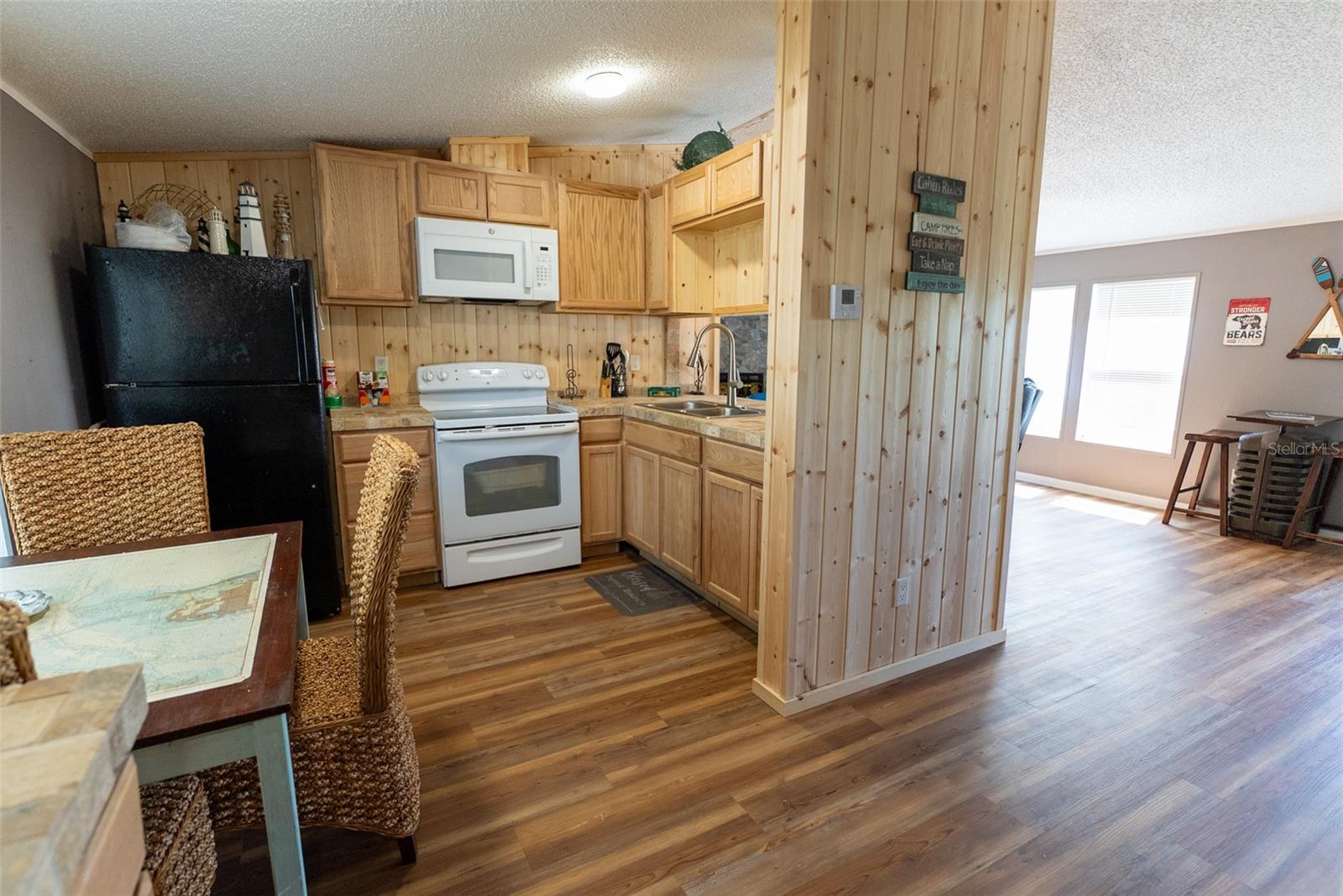 BUCKSKIN LAKE MANOR - Residential