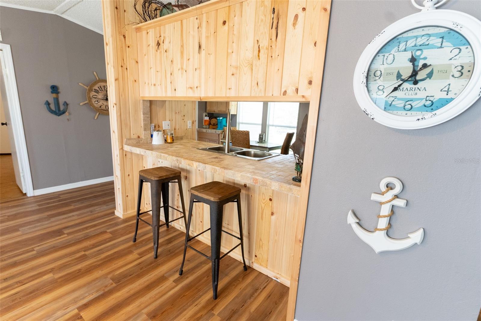 BUCKSKIN LAKE MANOR - Residential
