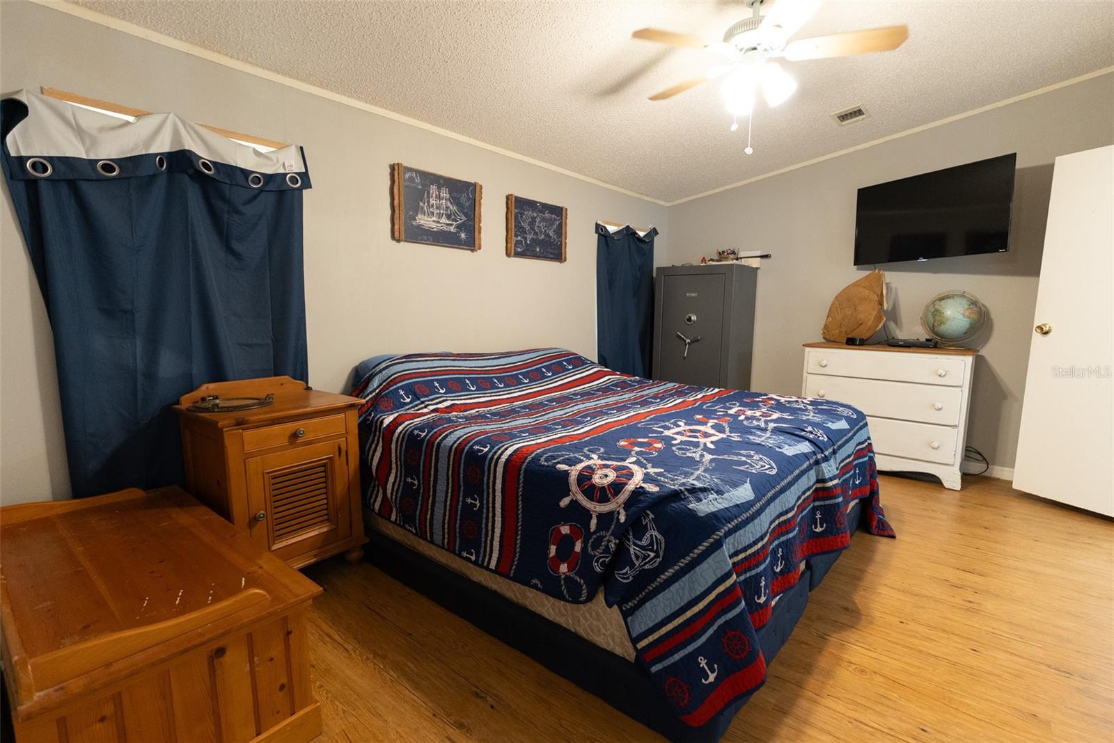 BUCKSKIN LAKE MANOR - Residential