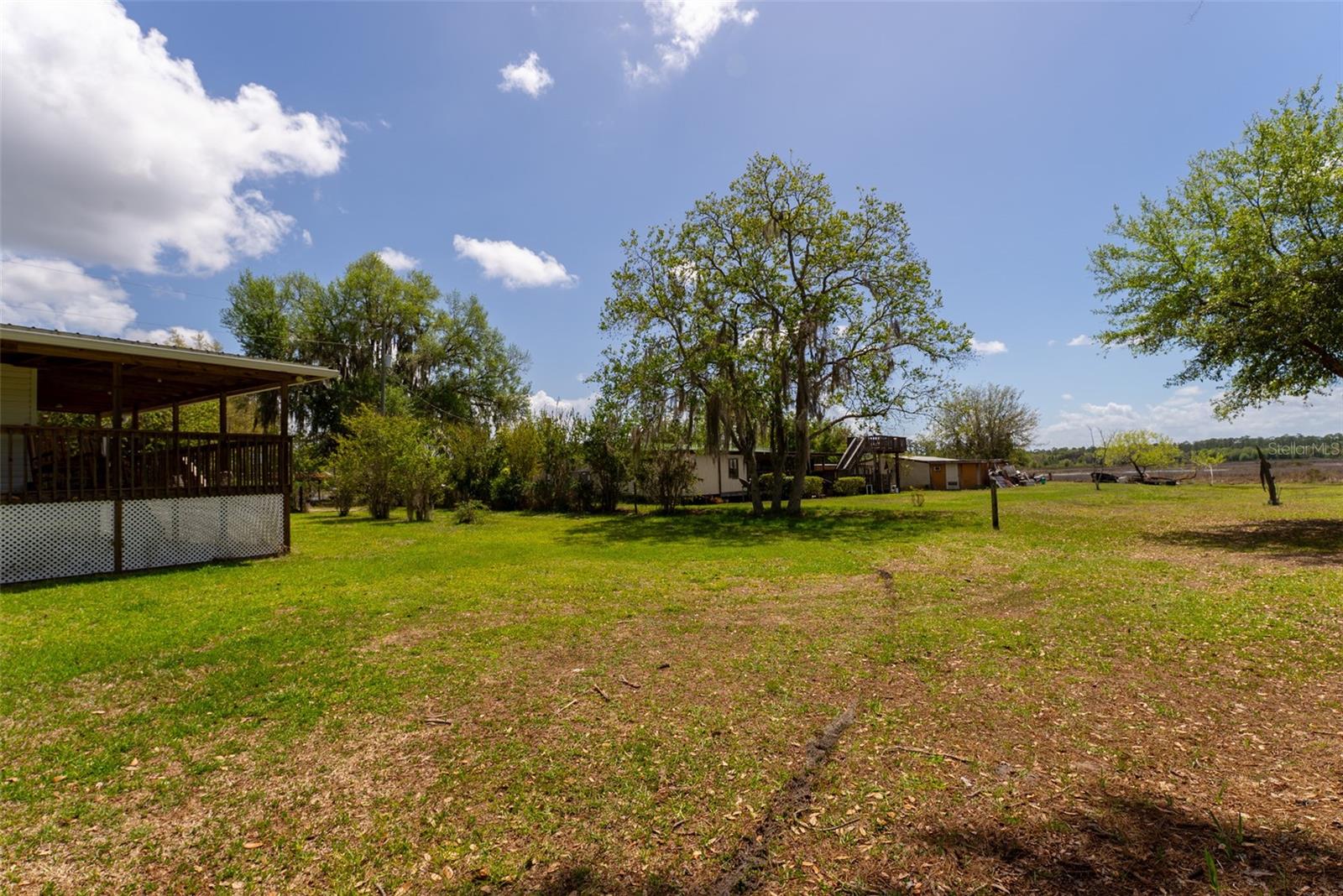 BUCKSKIN LAKE MANOR - Residential