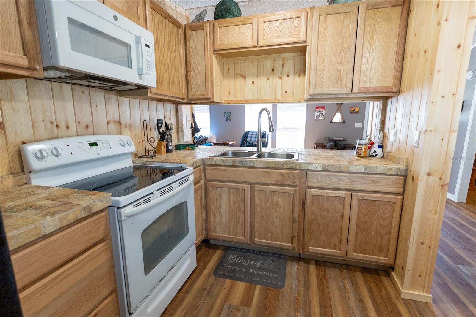 BUCKSKIN LAKE MANOR - Residential