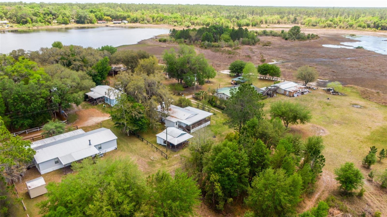 BUCKSKIN LAKE MANOR - Residential