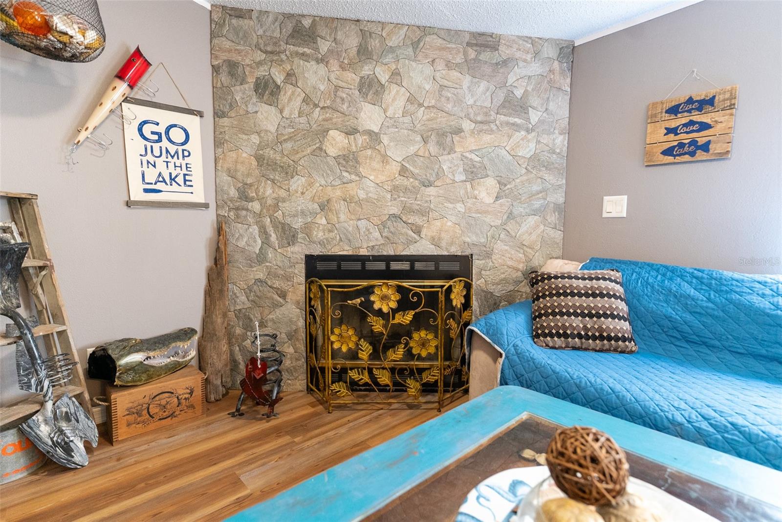 BUCKSKIN LAKE MANOR - Residential