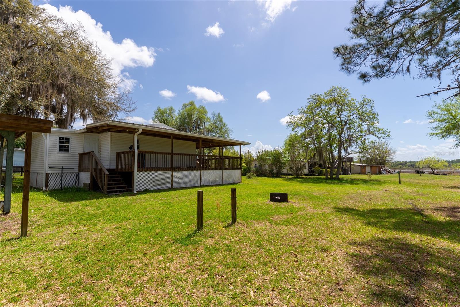 BUCKSKIN LAKE MANOR - Residential