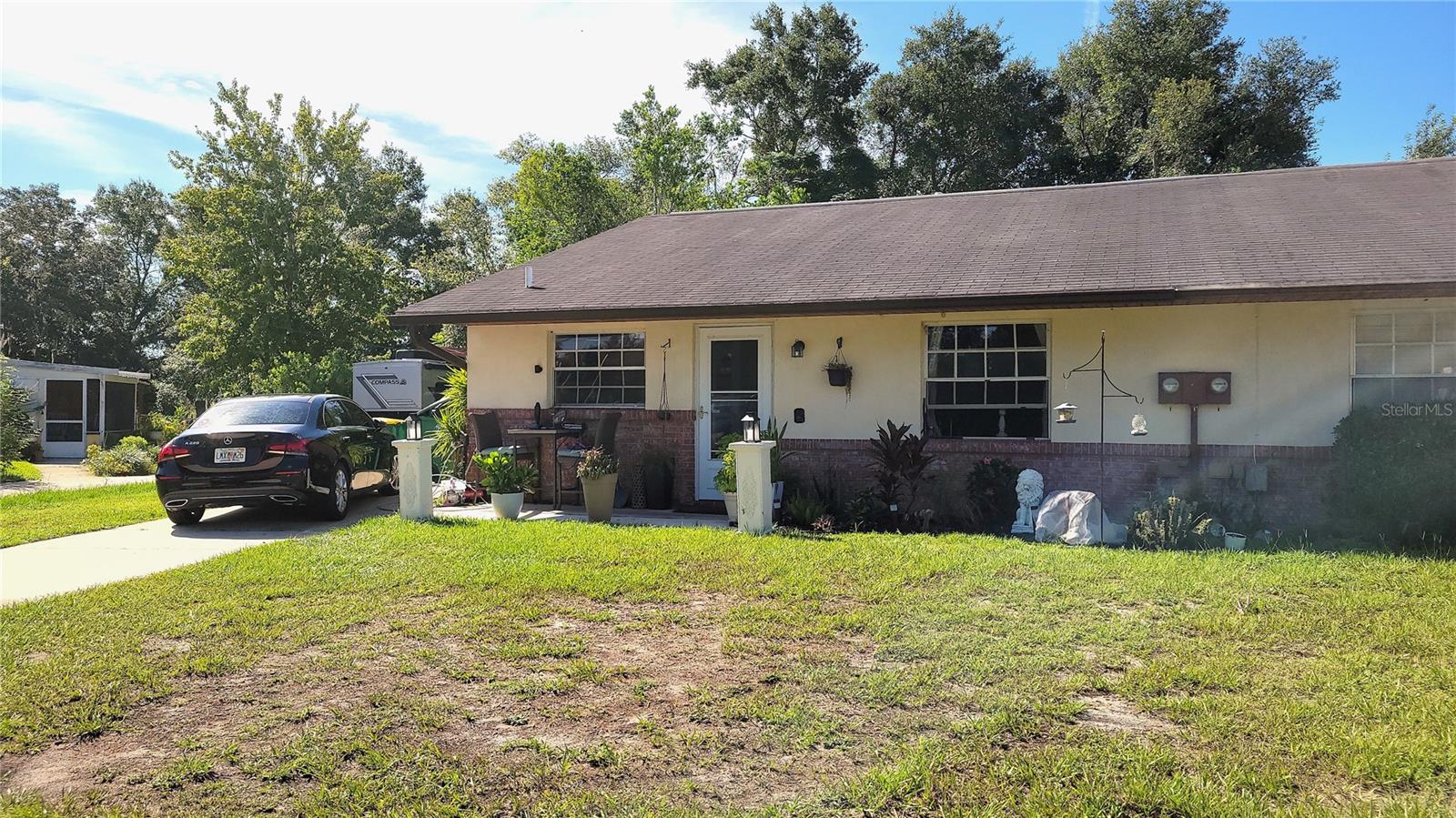 Cozy & Convenient Deland Home – Perfect for Snowbirds, Travelers, or Investors!
Welcome to this charming and low-maintenance half-duplex in the heart of Deland. Ideal for seasonal residents, frequent travelers, or savvy investors, this home offers a spacious family room and kitchen combo with a designated area for formal dining. Featuring 2 bedrooms, 1.5 baths, and washer/dryer hookups, it’s designed for comfort and practicality.
Step outside to enjoy a delightful front garden filled with vibrant annuals and colorful blooms. The backyard offers room for a vegetable garden or additional landscaping, plus a concrete patio—perfect for weekend BBQs and outdoor entertaining. While the home could benefit from some updates, it presents a fantastic opportunity to customize and build value.