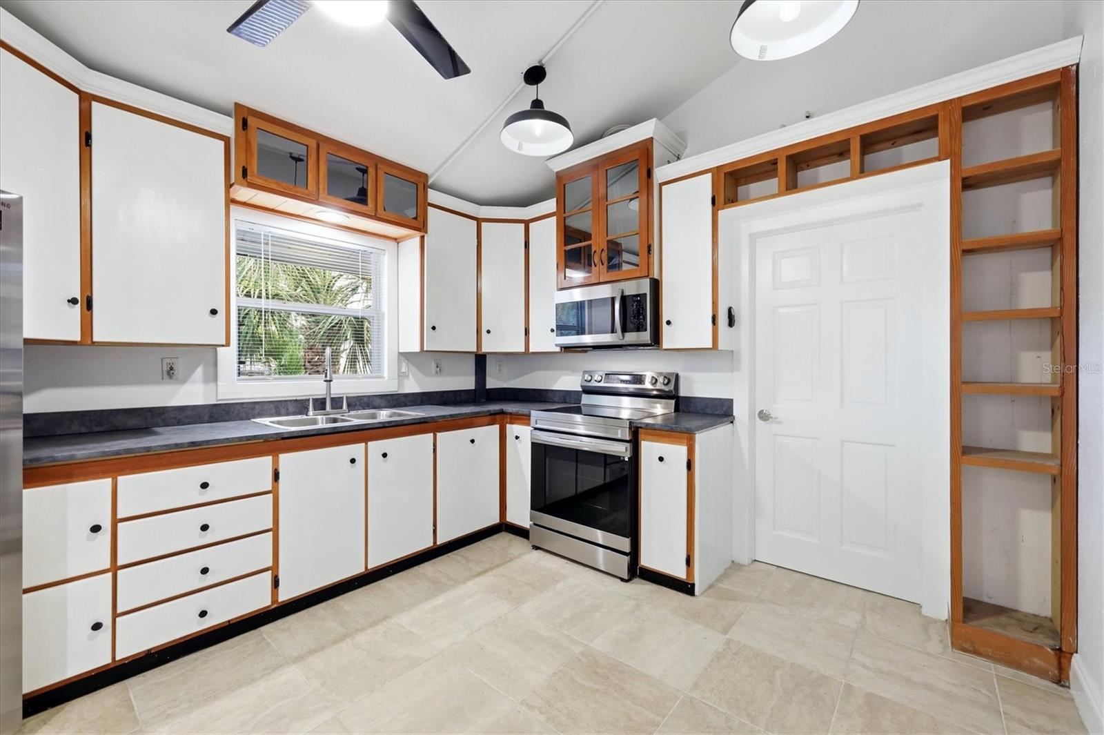 ROSEDALE MANOR - Residential