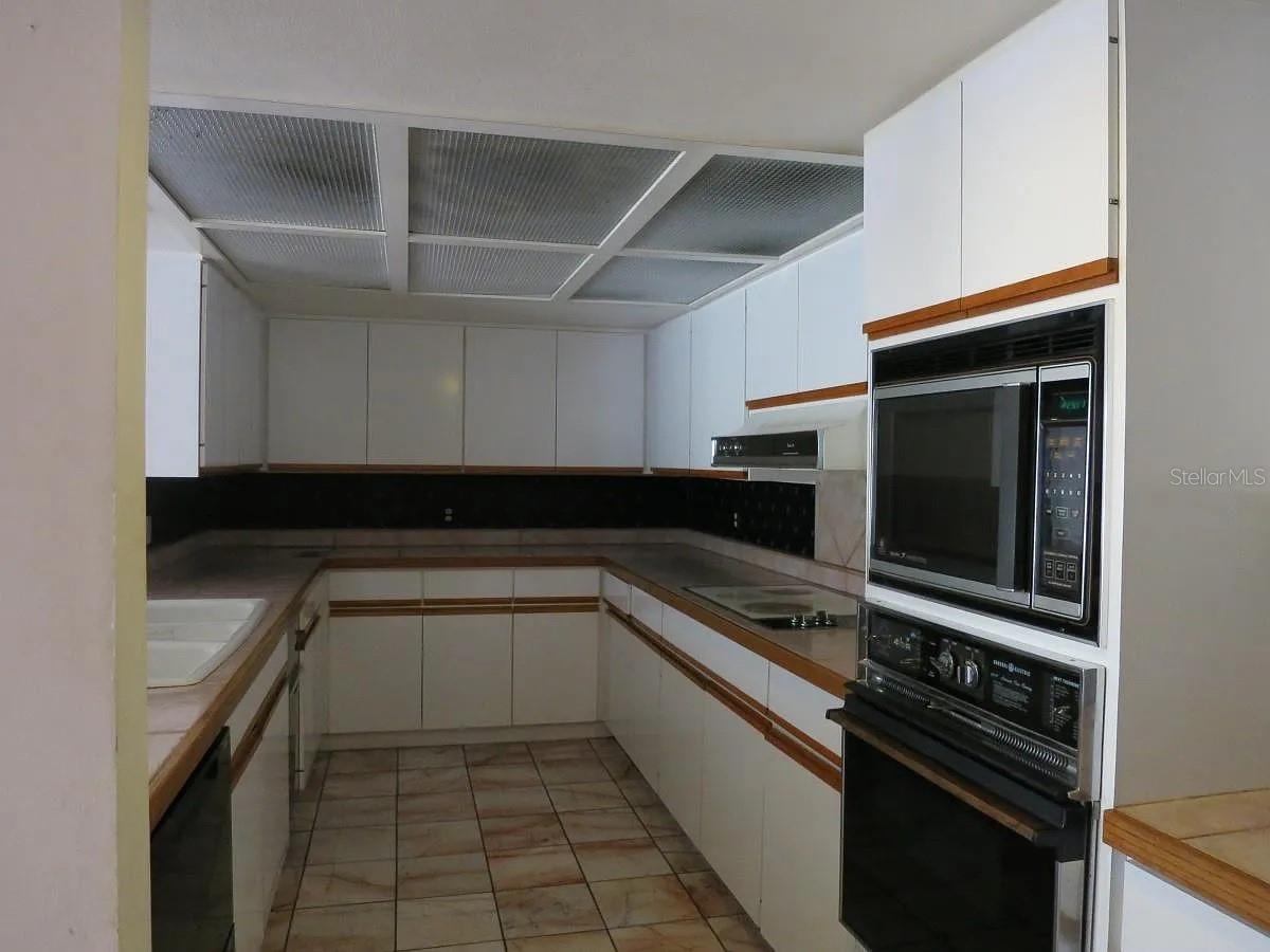 CASARENA ON LAKES - Residential Lease