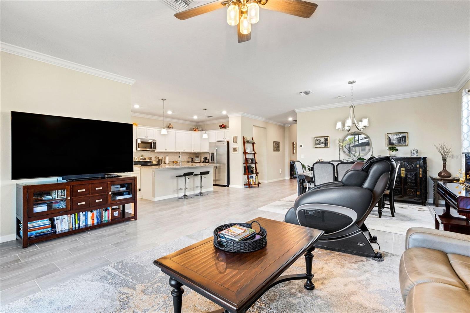 GRAN PARADISO PH 8 - Residential