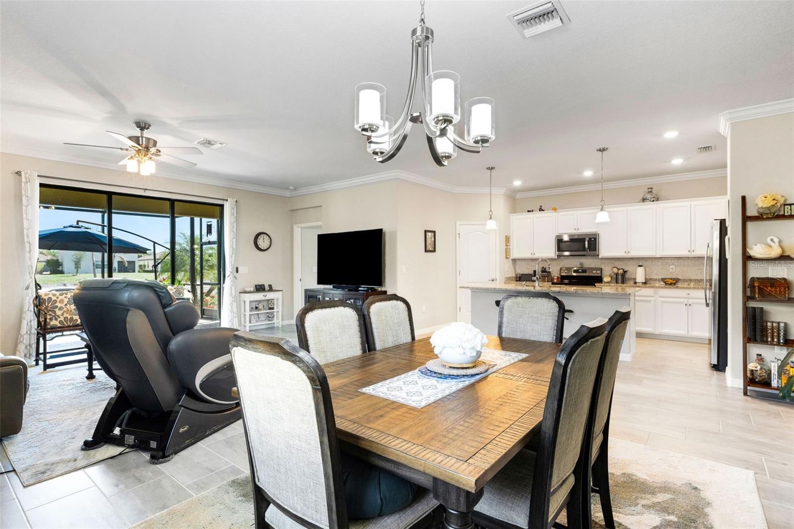 20560 TRATTORIA LOOP