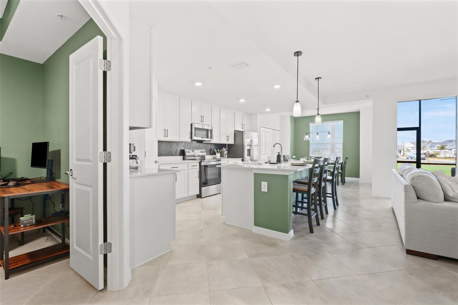 CALUSA COUNTRY CLUB - Residential Lease