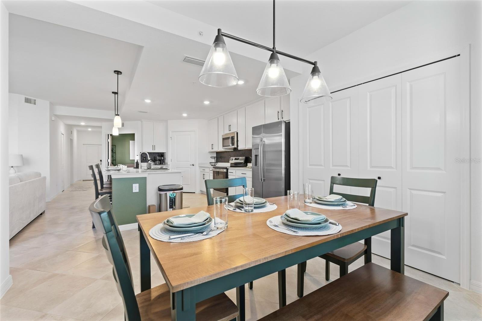 CALUSA COUNTRY CLUB - Residential Lease