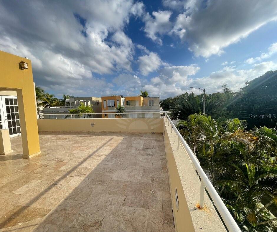 THE CLUSTERS - Residential