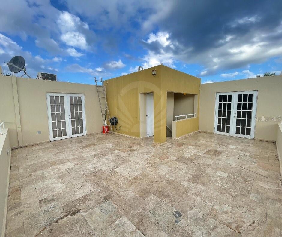 THE CLUSTERS - Residential