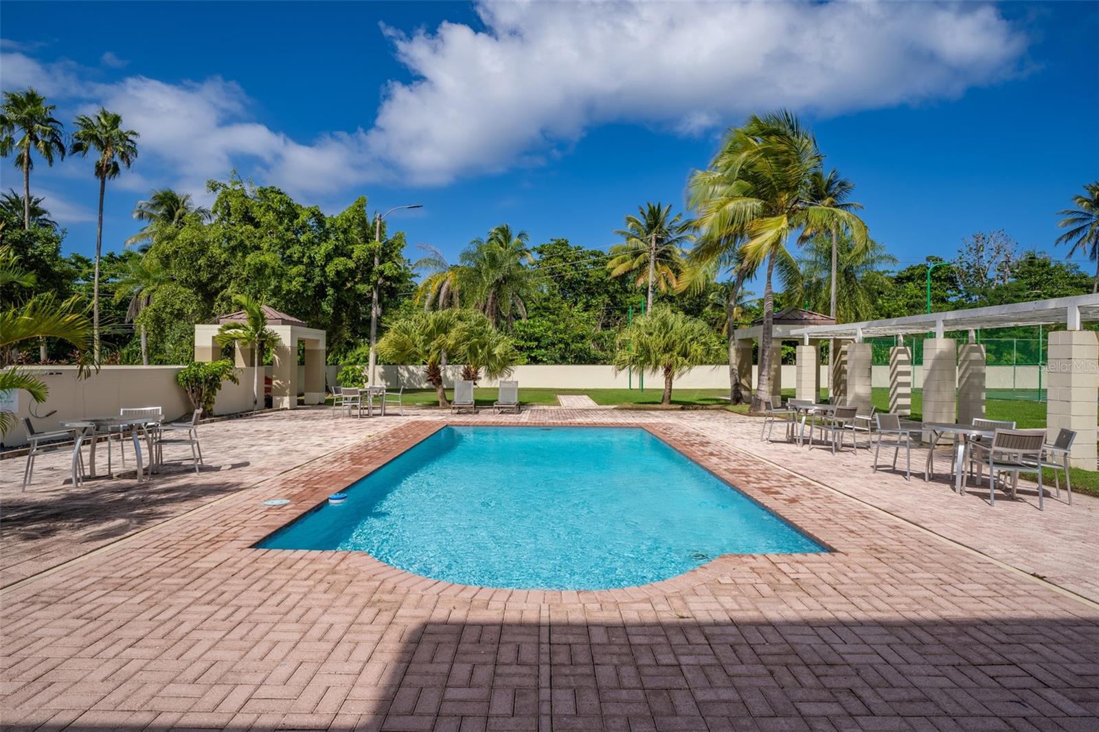 THE CLUSTERS - Residential