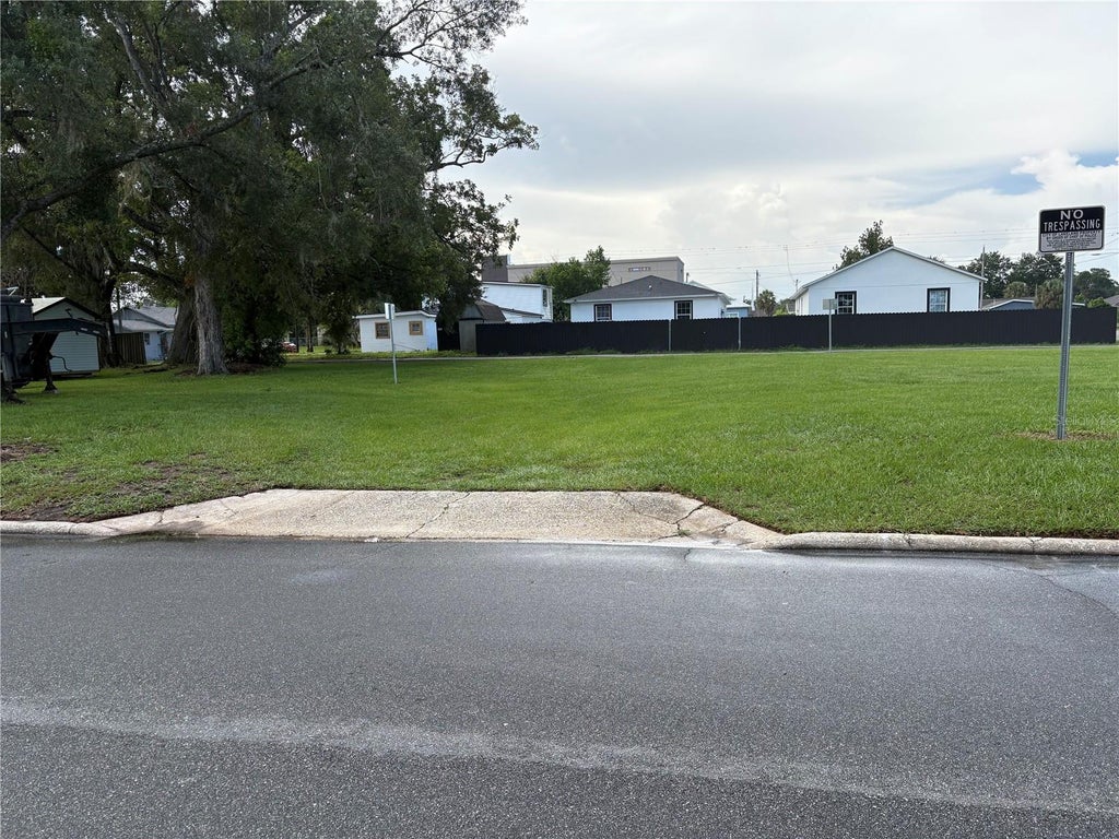 Photo of 210 W 7th Street, Lakeland, FL 33805 (MLS # S5156605)