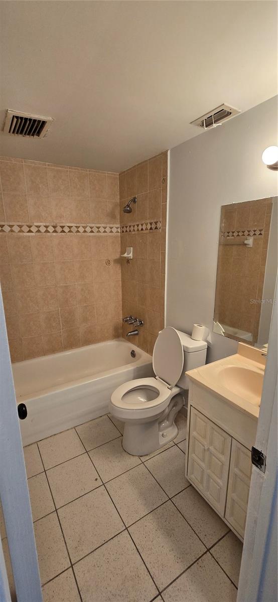 CAYMAN PARK - Residential Income